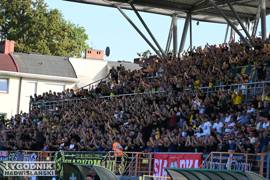 Kibice na meczu Siarka - Sandecja Nowy Sącz