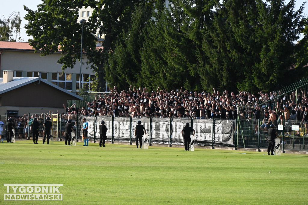 Kibice na meczu Siarka - Sandecja Nowy Sącz