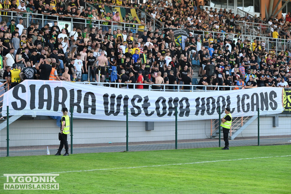 Kibice na meczu Siarka - Sandecja Nowy Sącz