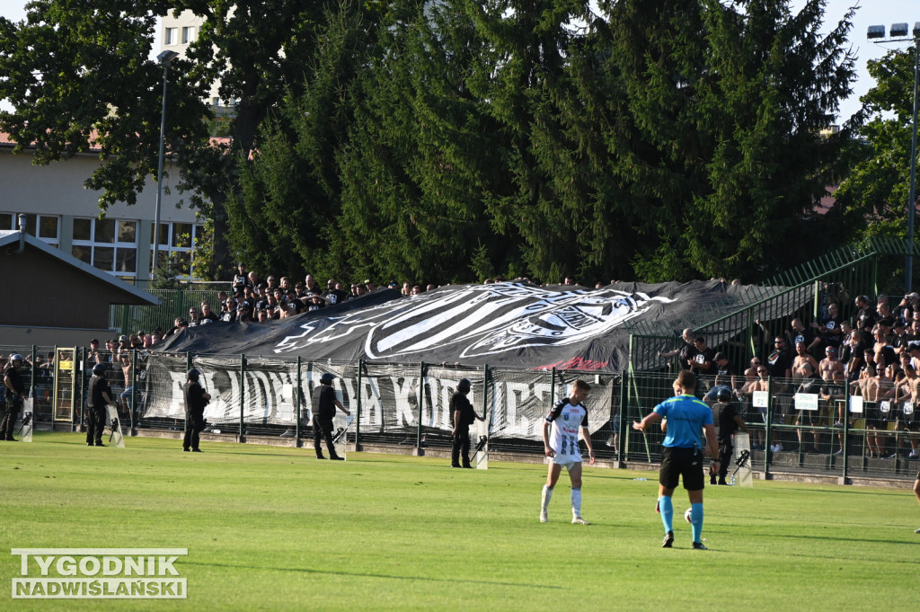 Kibice na meczu Siarka - Sandecja Nowy Sącz