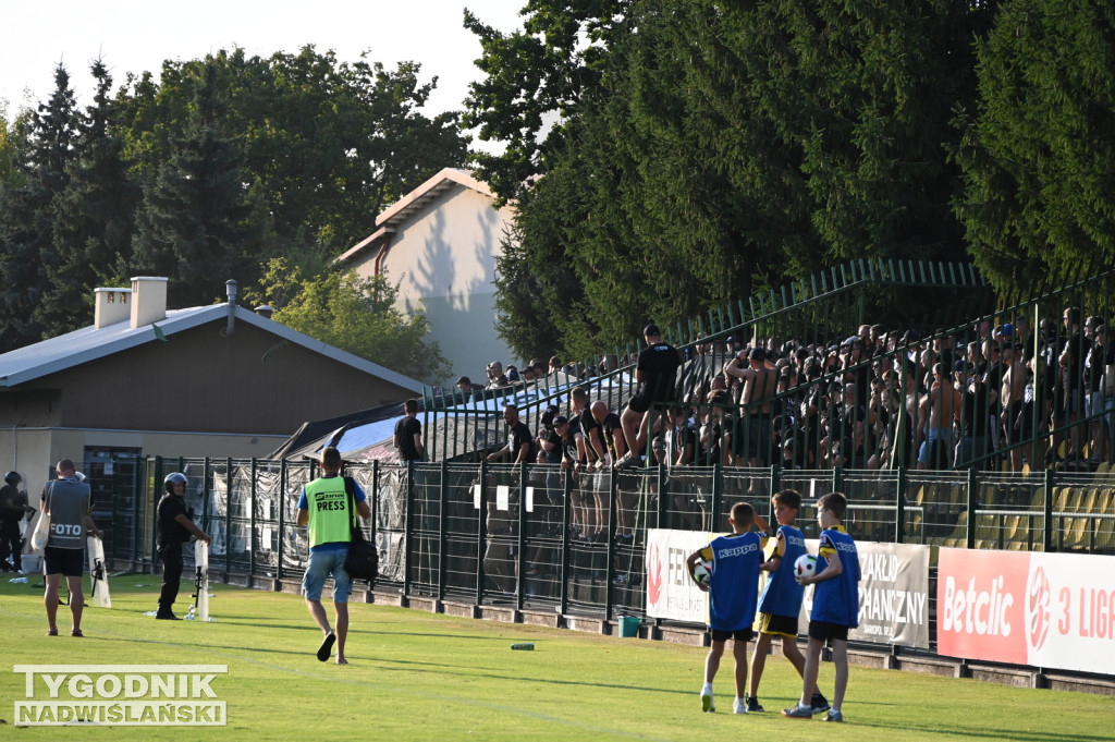 Kibice na meczu Siarka - Sandecja Nowy Sącz