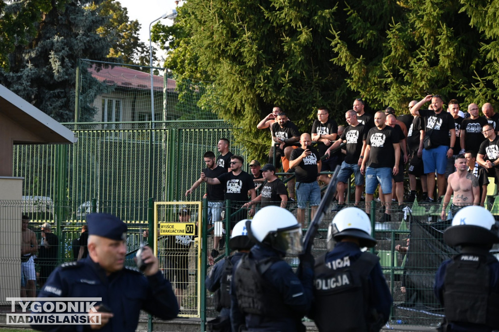 Kibice na meczu Siarka - Sandecja Nowy Sącz