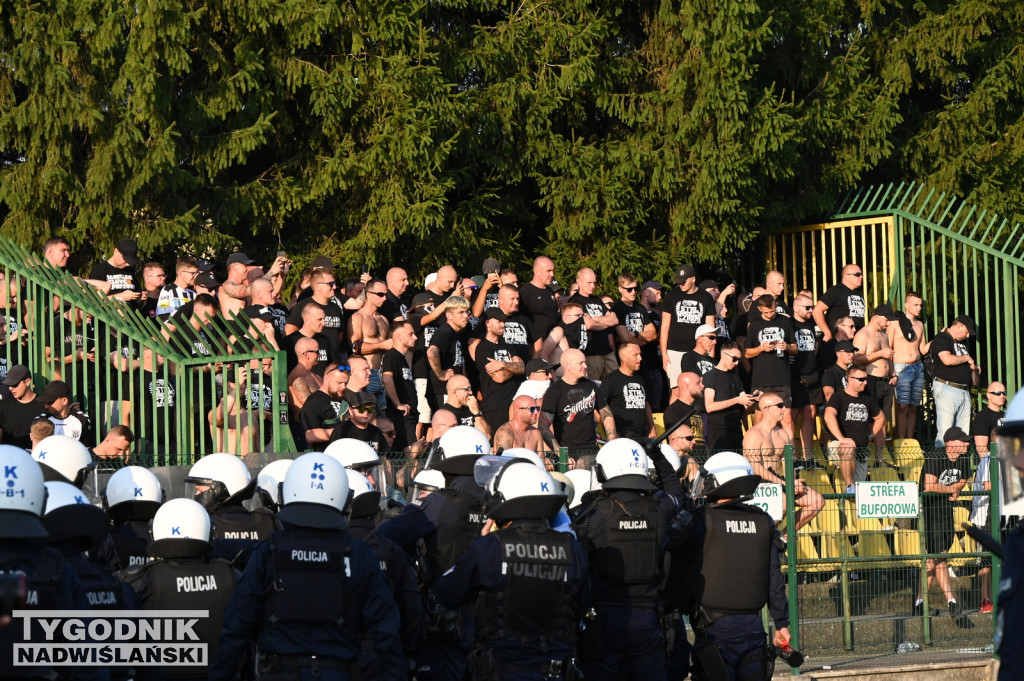 Kibice na meczu Siarka - Sandecja Nowy Sącz