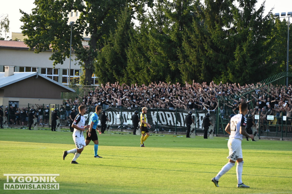 Kibice na meczu Siarka - Sandecja Nowy Sącz