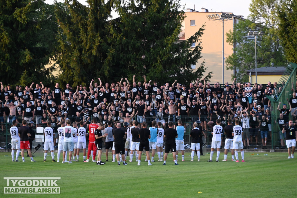 Kibice na meczu Siarka - Sandecja Nowy Sącz