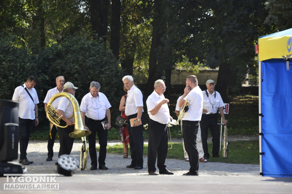 Procesja na początek Pikniku Rodzinnego w Tarnobrzegu