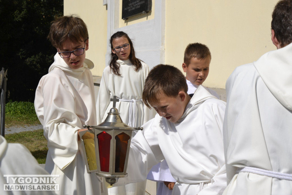 Procesja na początek Pikniku Rodzinnego w Tarnobrzegu