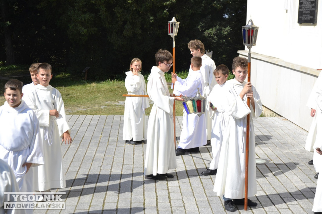 Procesja na początek Pikniku Rodzinnego w Tarnobrzegu