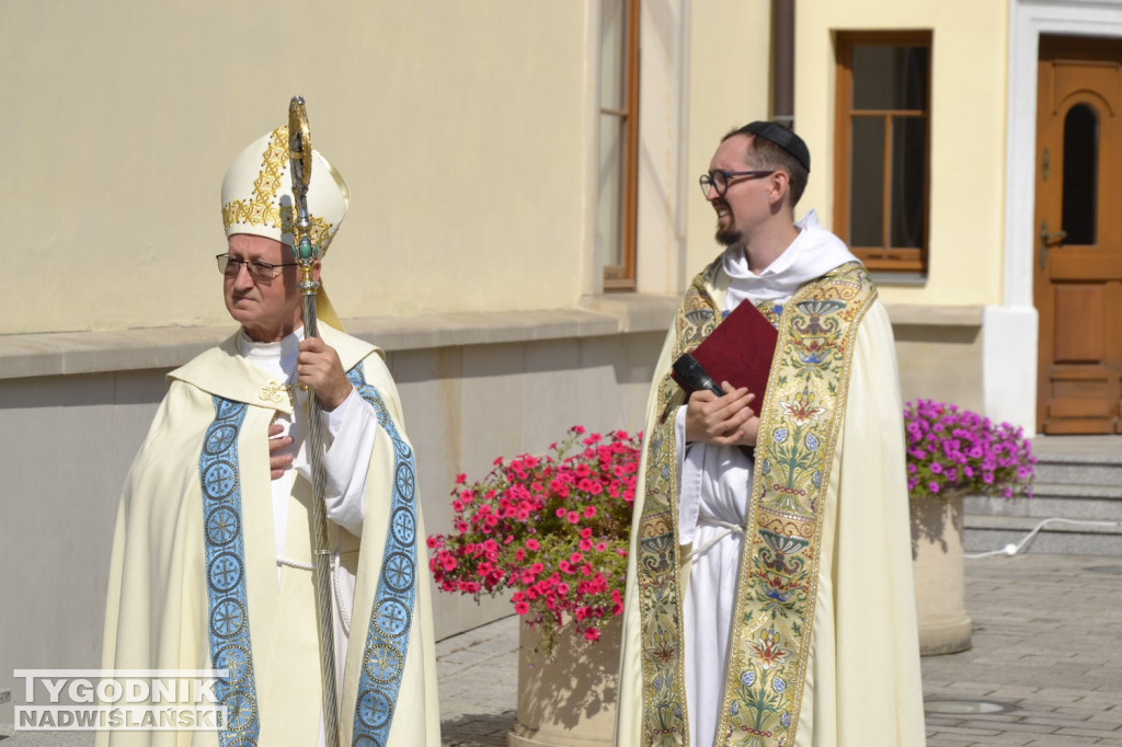 Procesja na początek Pikniku Rodzinnego w Tarnobrzegu