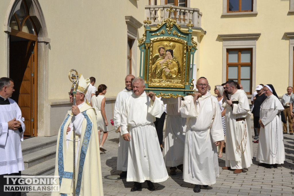 Procesja na początek Pikniku Rodzinnego w Tarnobrzegu