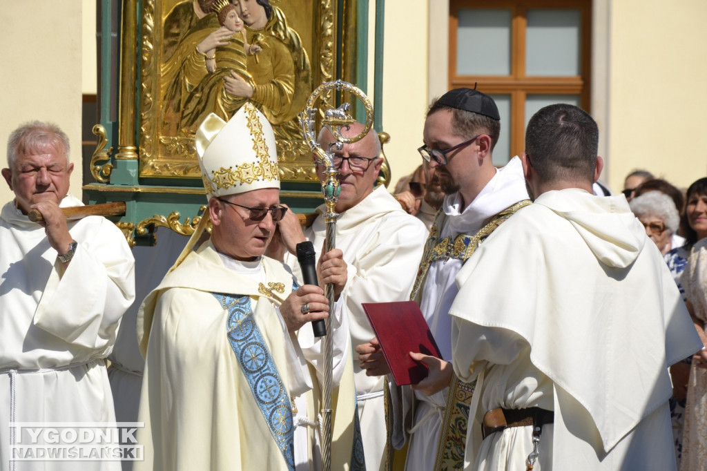 Procesja na początek Pikniku Rodzinnego w Tarnobrzegu