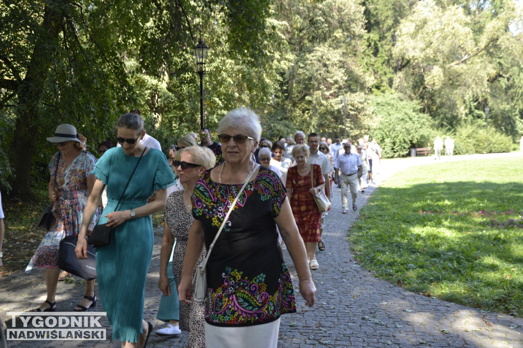 Procesja na początek Pikniku Rodzinnego w Tarnobrzegu