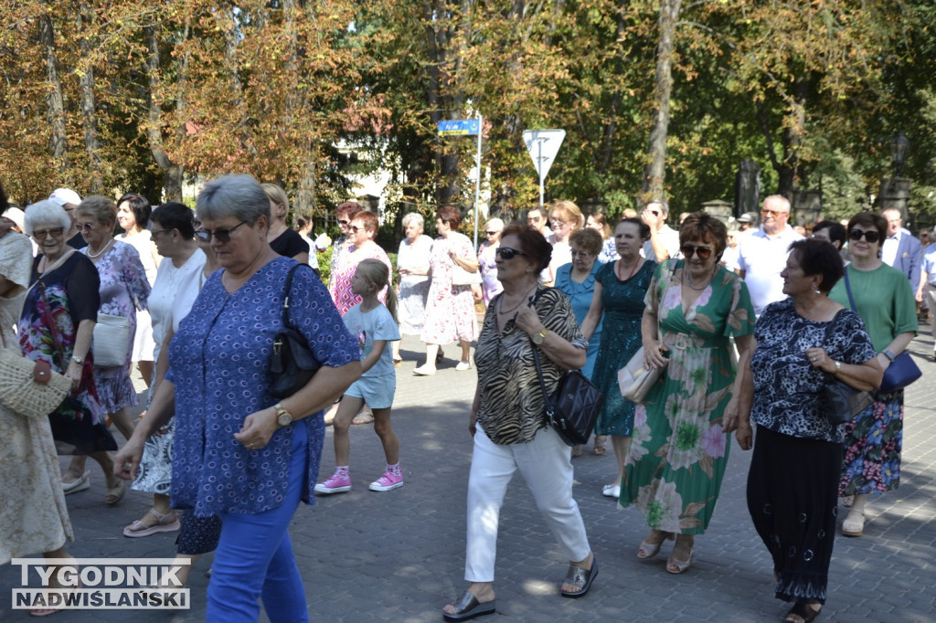 Procesja na początek Pikniku Rodzinnego w Tarnobrzegu