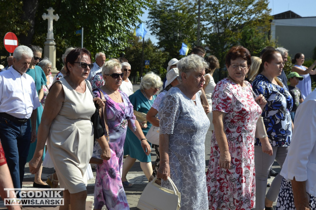 Procesja na początek Pikniku Rodzinnego w Tarnobrzegu