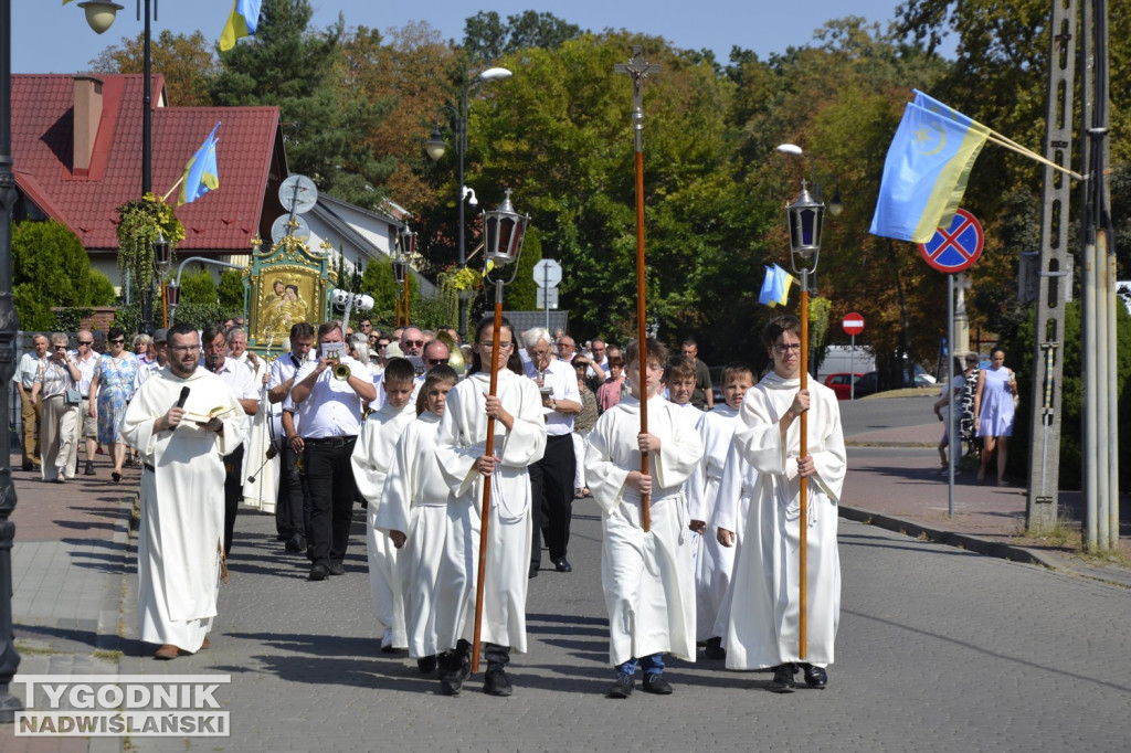 Procesja na początek Pikniku Rodzinnego w Tarnobrzegu