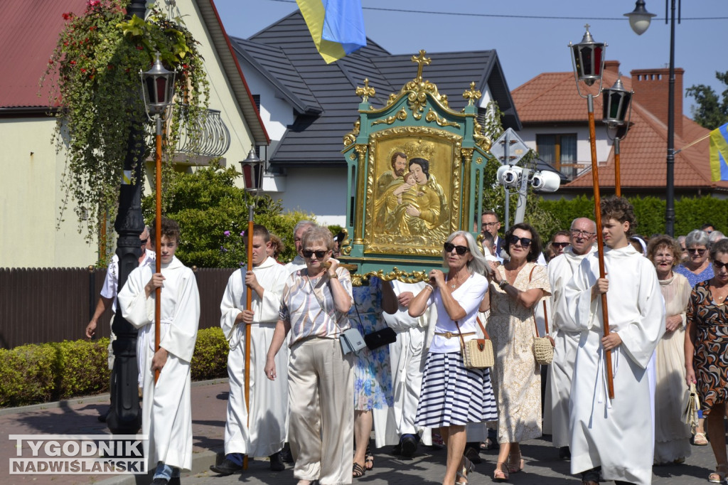 Procesja na początek Pikniku Rodzinnego w Tarnobrzegu