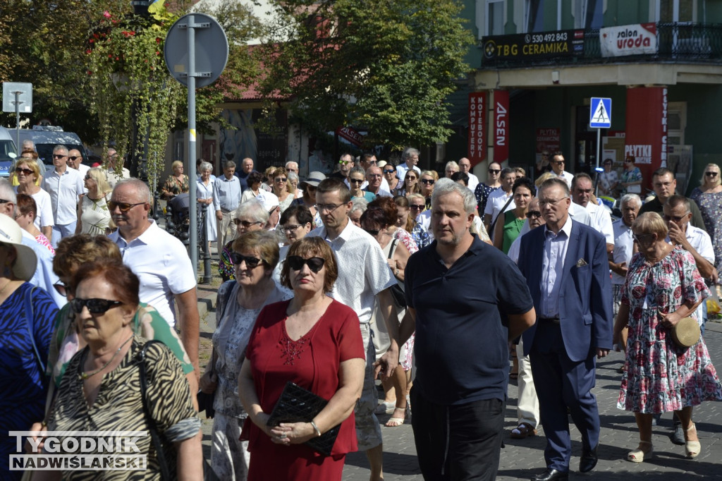 Procesja na początek Pikniku Rodzinnego w Tarnobrzegu