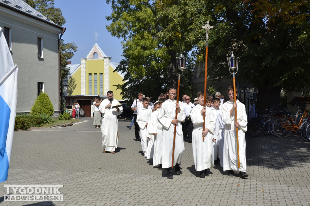 Procesja na początek Pikniku Rodzinnego w Tarnobrzegu