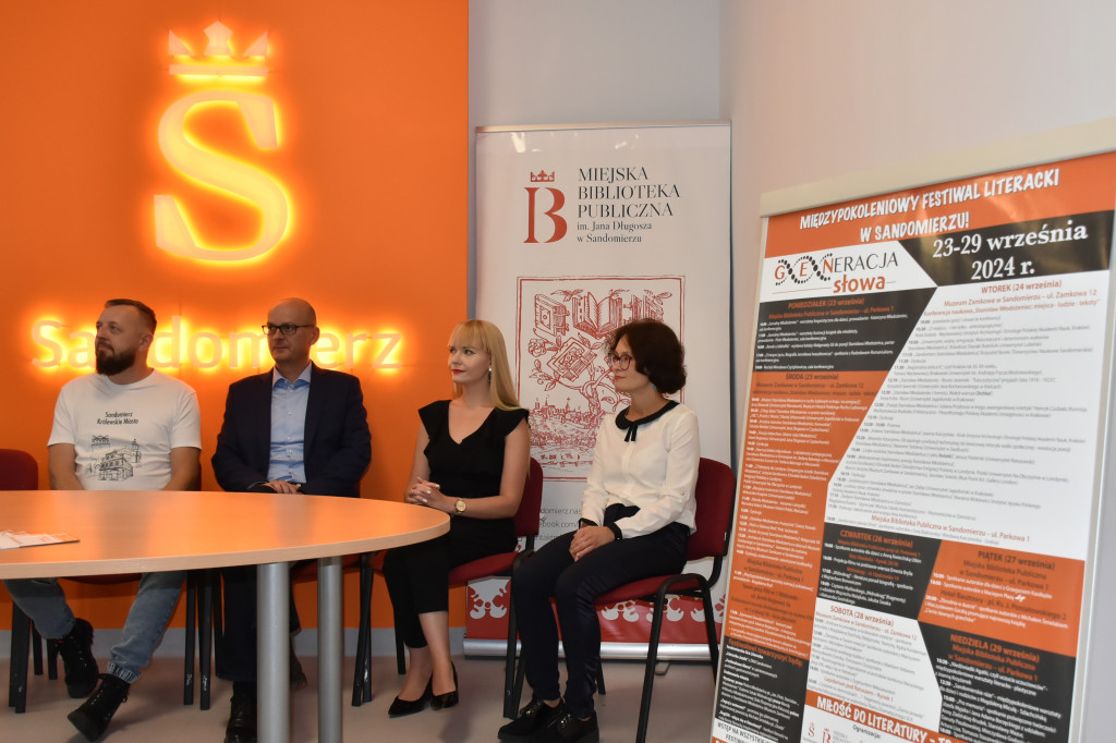 Konferencja na temat festiwalu literatury