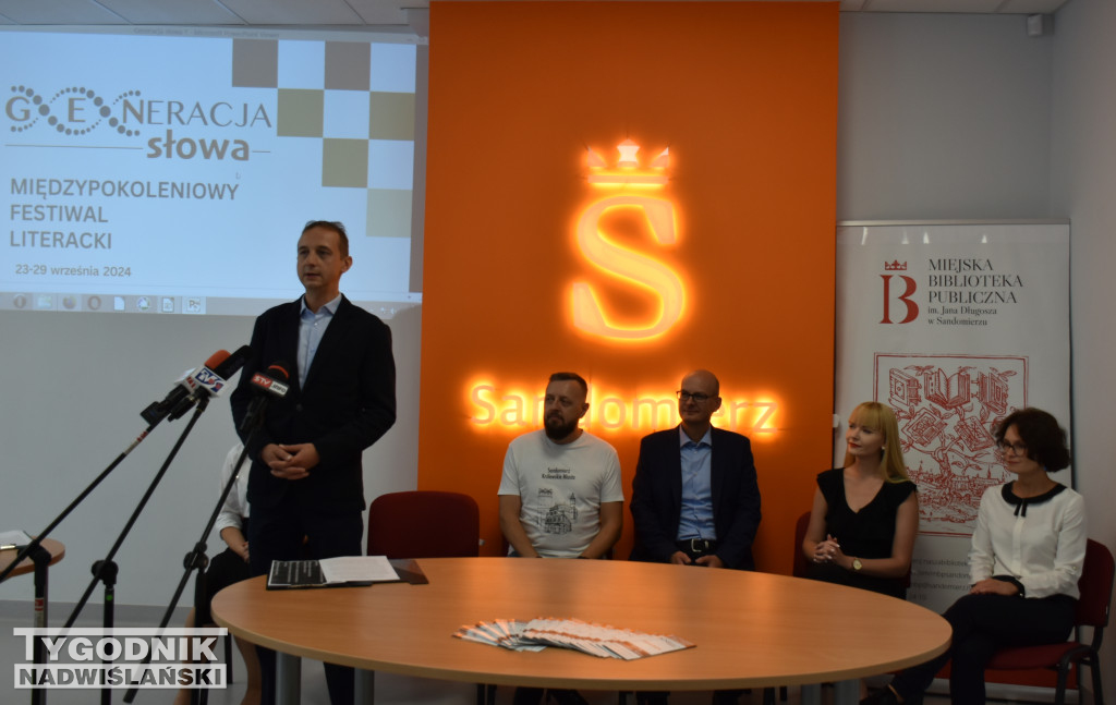 Konferencja na temat festiwalu literatury