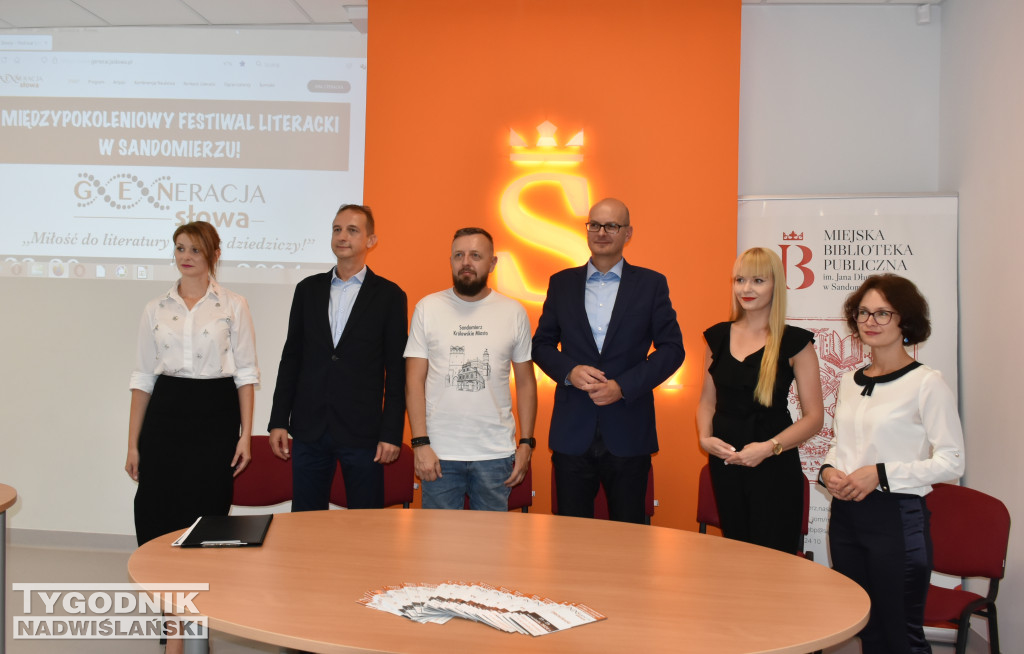 Konferencja na temat festiwalu literatury