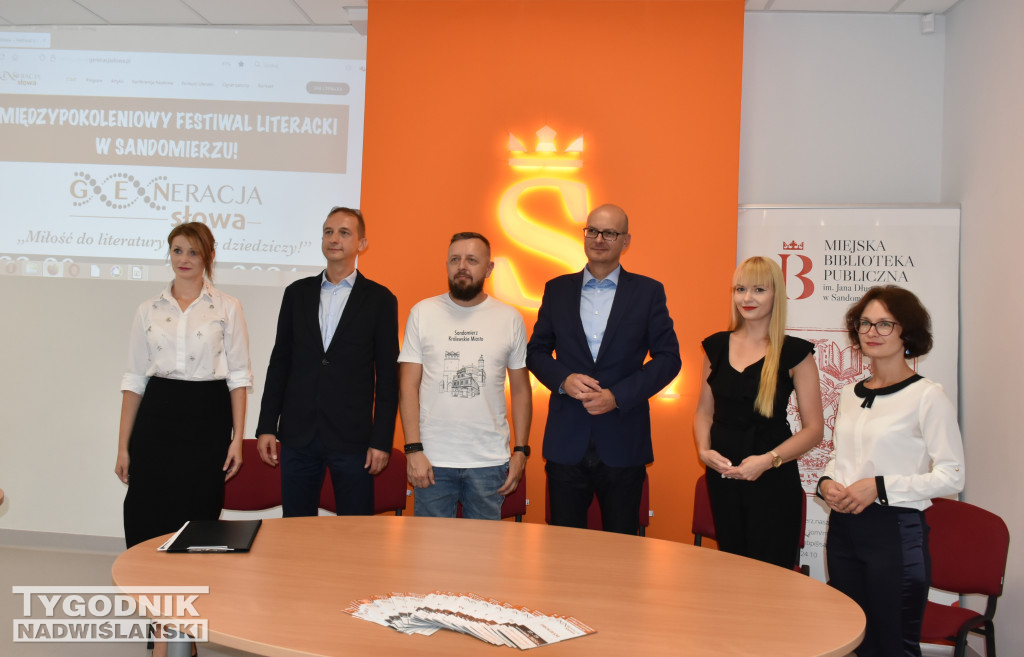 Konferencja na temat festiwalu literatury