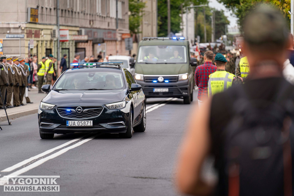 Defilada 18 Pułku Saperów z Niska w Stalowej Woli