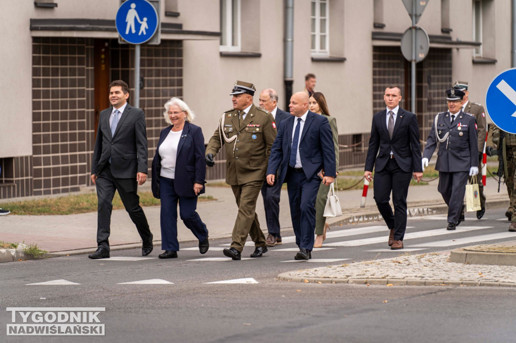 Defilada 18 Pułku Saperów z Niska w Stalowej Woli