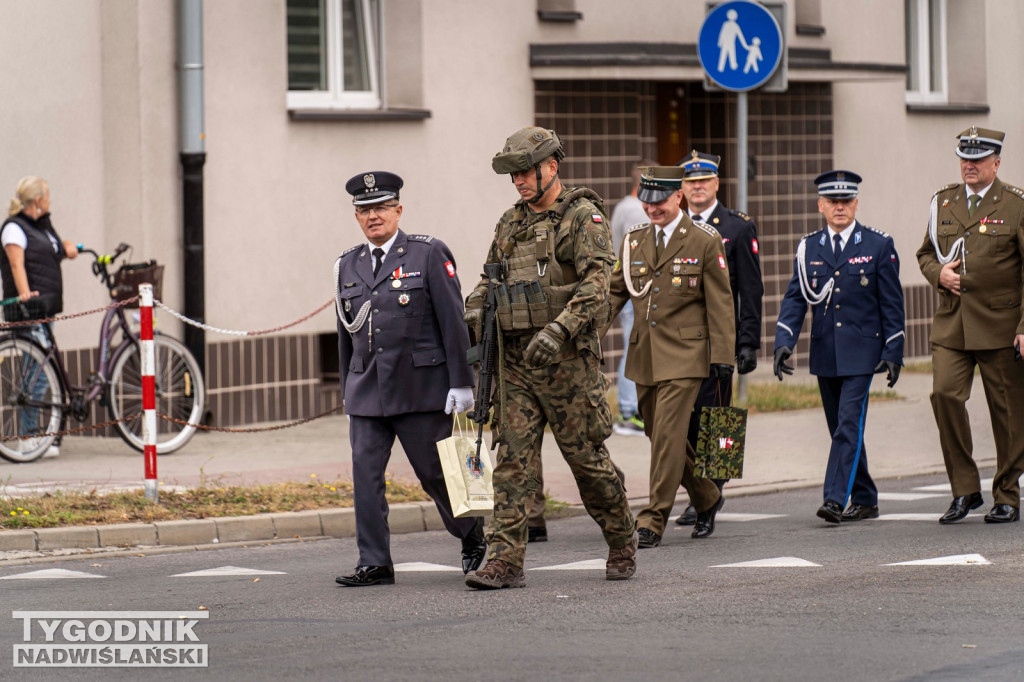 Defilada 18 Pułku Saperów z Niska w Stalowej Woli