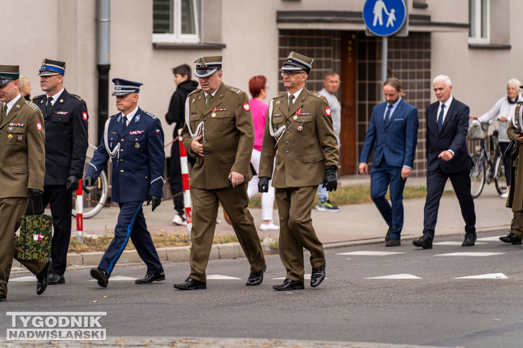 Defilada 18 Pułku Saperów z Niska w Stalowej Woli