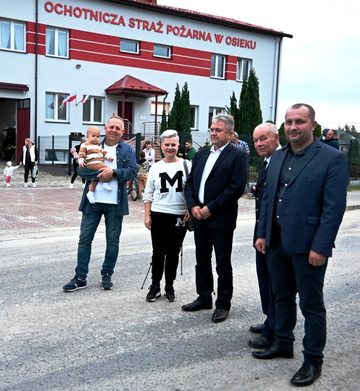 Powitanie nowego samochodu strażackiego w Osieku