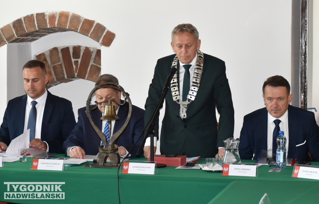 Uhonorowanie Cezarego Łutowicza podczas sesji