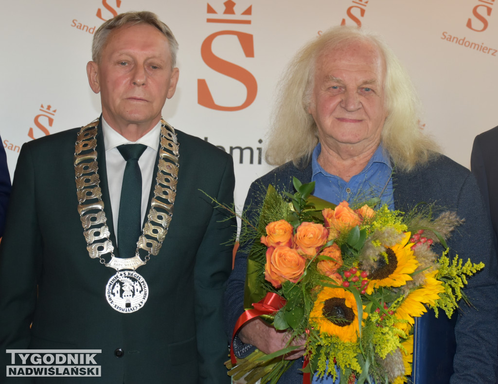 Uhonorowanie Cezarego Łutowicza podczas sesji