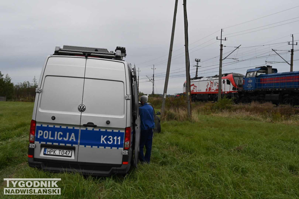 Wypadek auta i pociągu w Tarnobrzegu