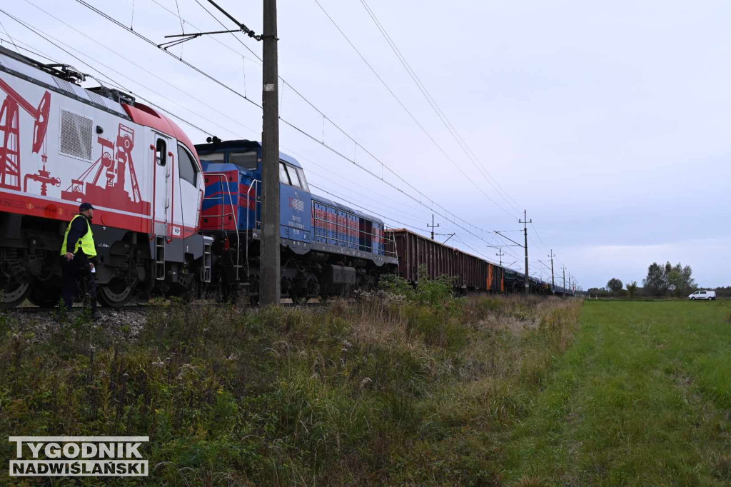 Wypadek auta i pociągu w Tarnobrzegu