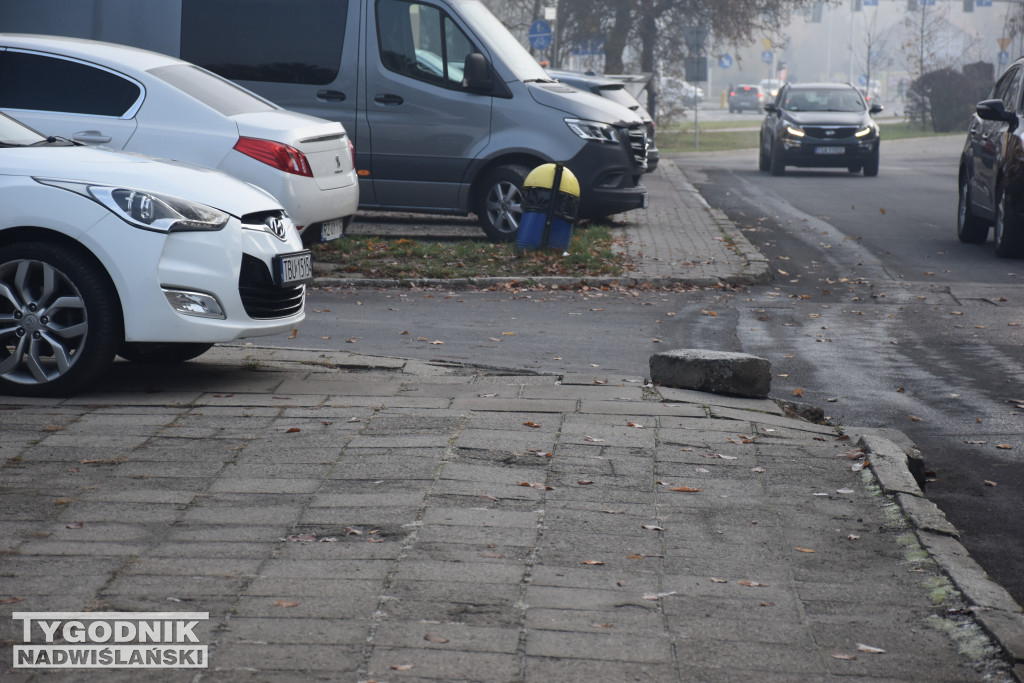 Parking i chodniki przy szalecie w Tarnobrzegu