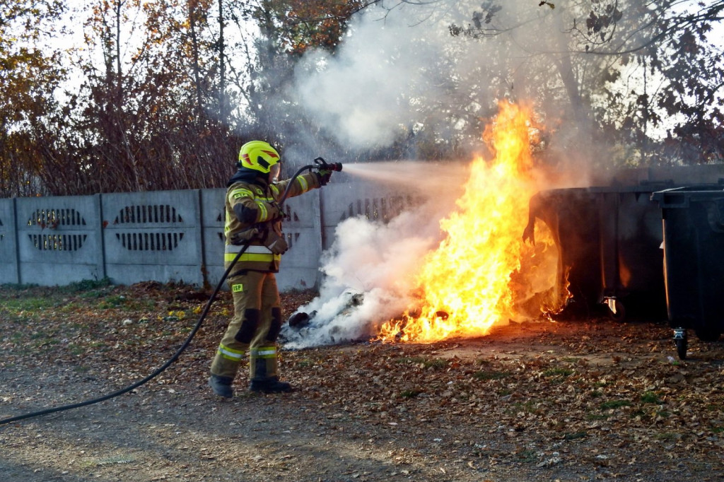 Pożar na cmentarzu w Trześni