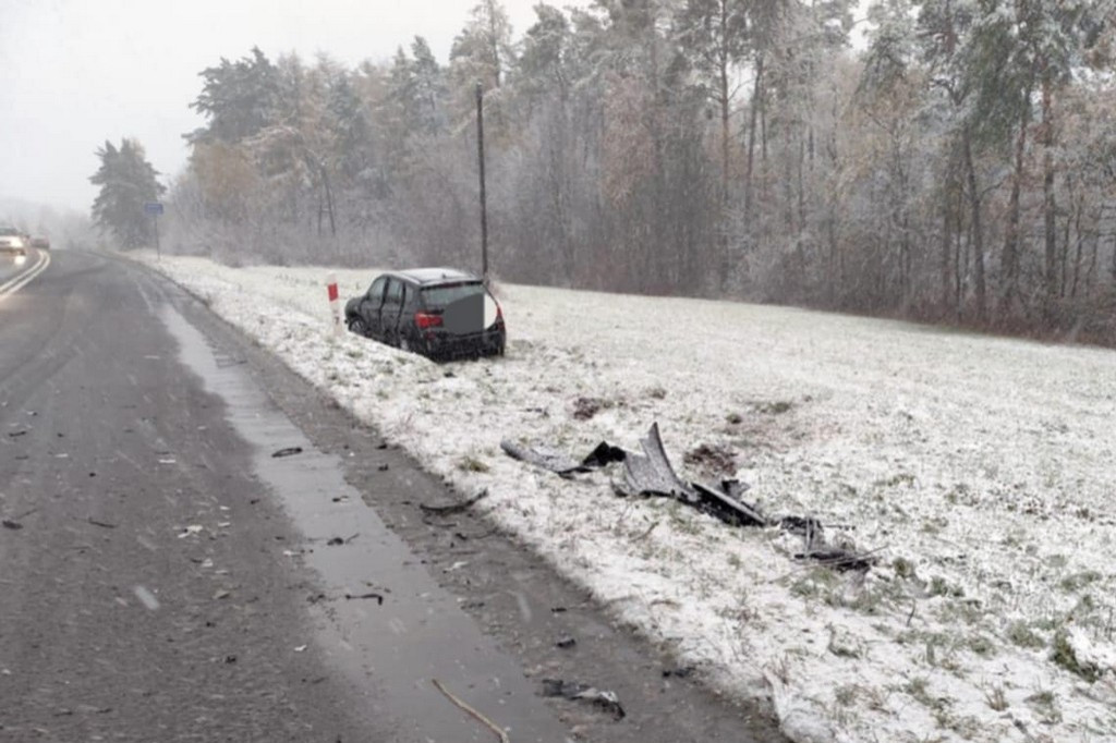 Wypadek na drodze wojewódzkiej w pow. staszowskim