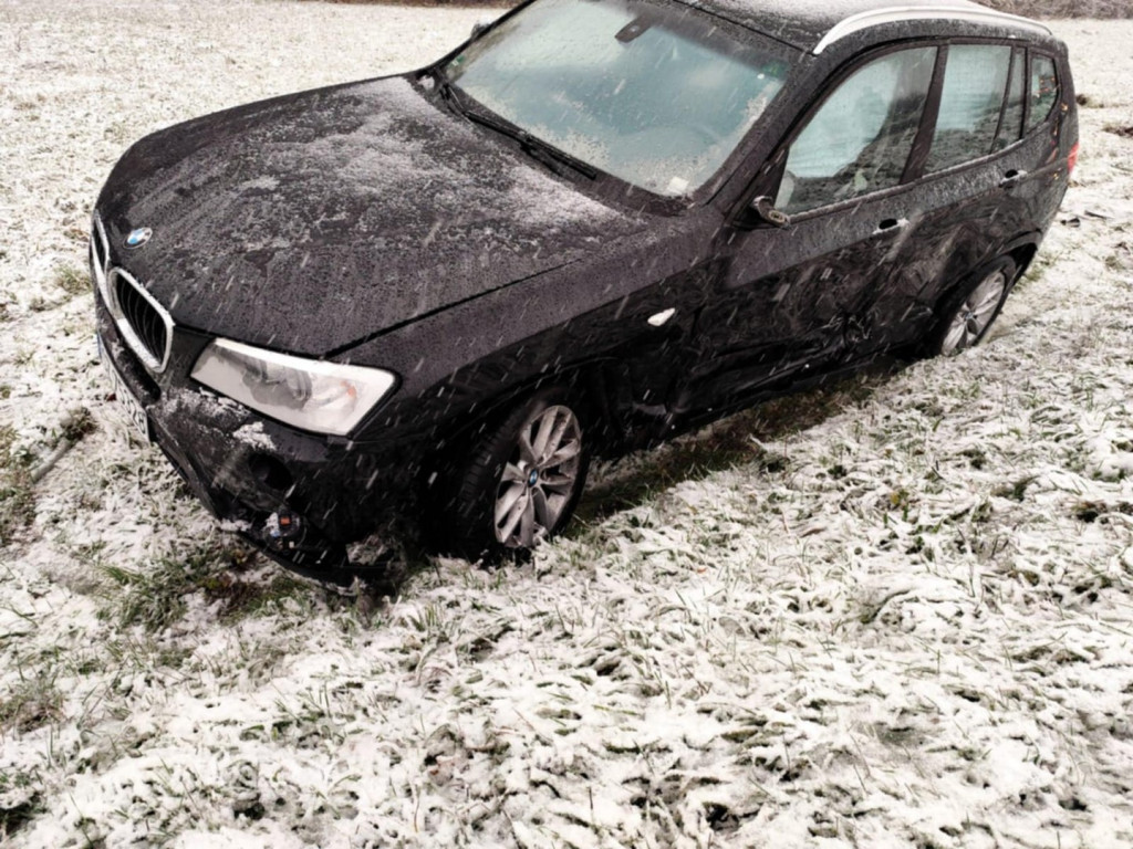 Wypadek na drodze wojewódzkiej w pow. staszowskim