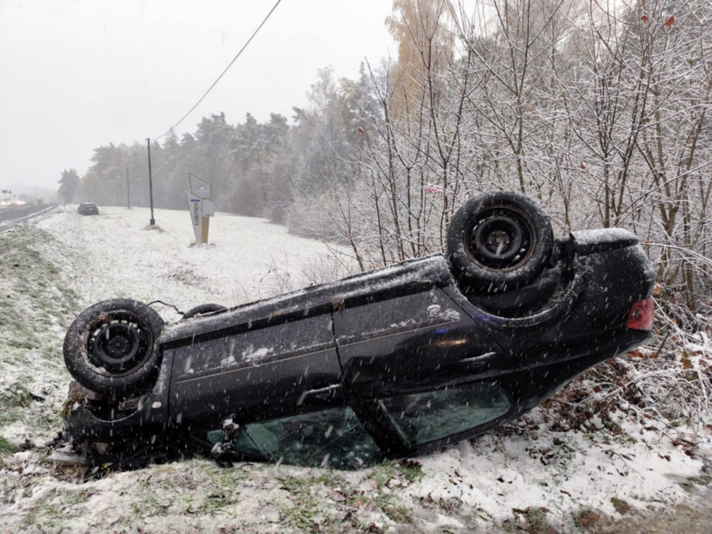 Wypadek na drodze wojewódzkiej w pow. staszowskim