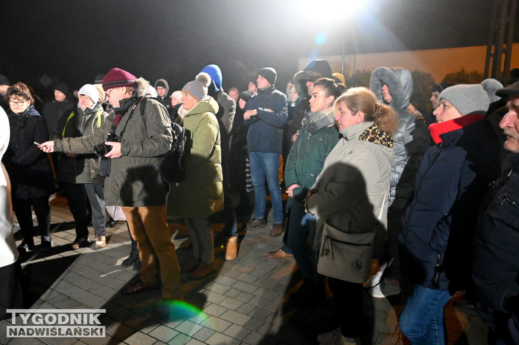 Protest w sprawie szkół w gminie Grębów trafił do TVP