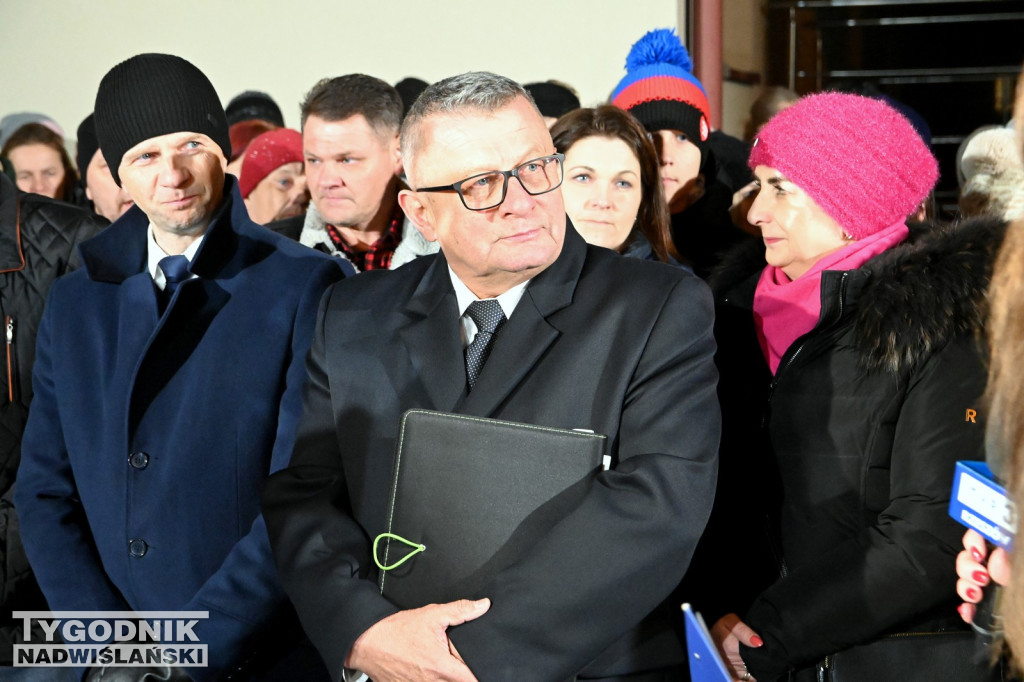 Protest w sprawie szkół w gminie Grębów trafił do TVP