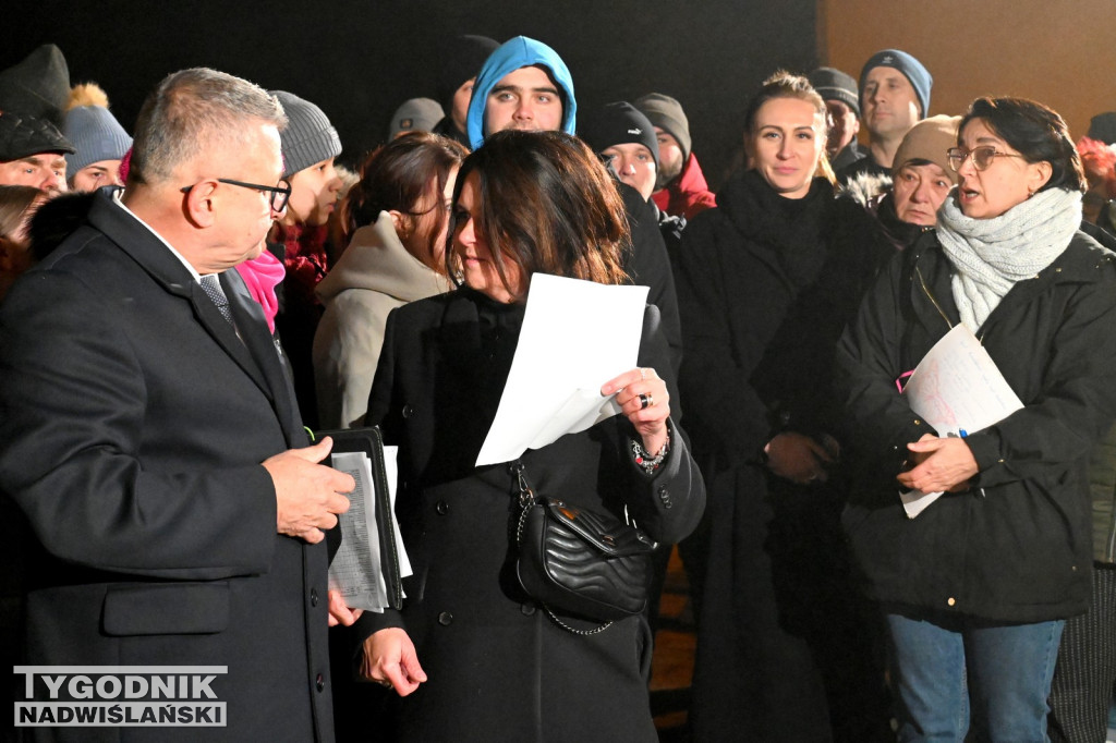 Protest w sprawie szkół w gminie Grębów trafił do TVP