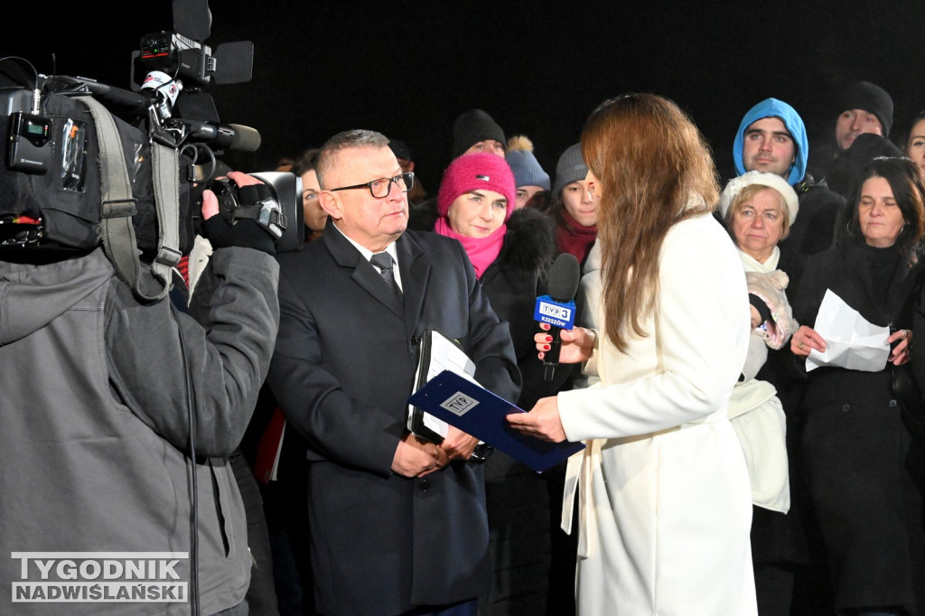 Protest w sprawie szkół w gminie Grębów trafił do TVP