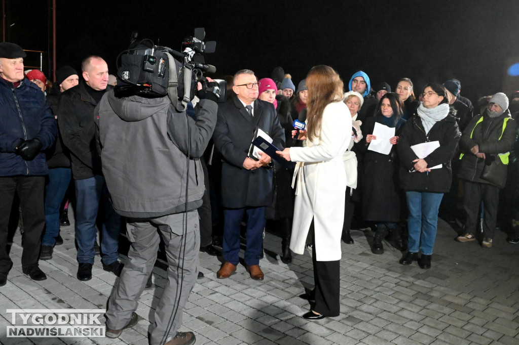 Protest w sprawie szkół w gminie Grębów trafił do TVP