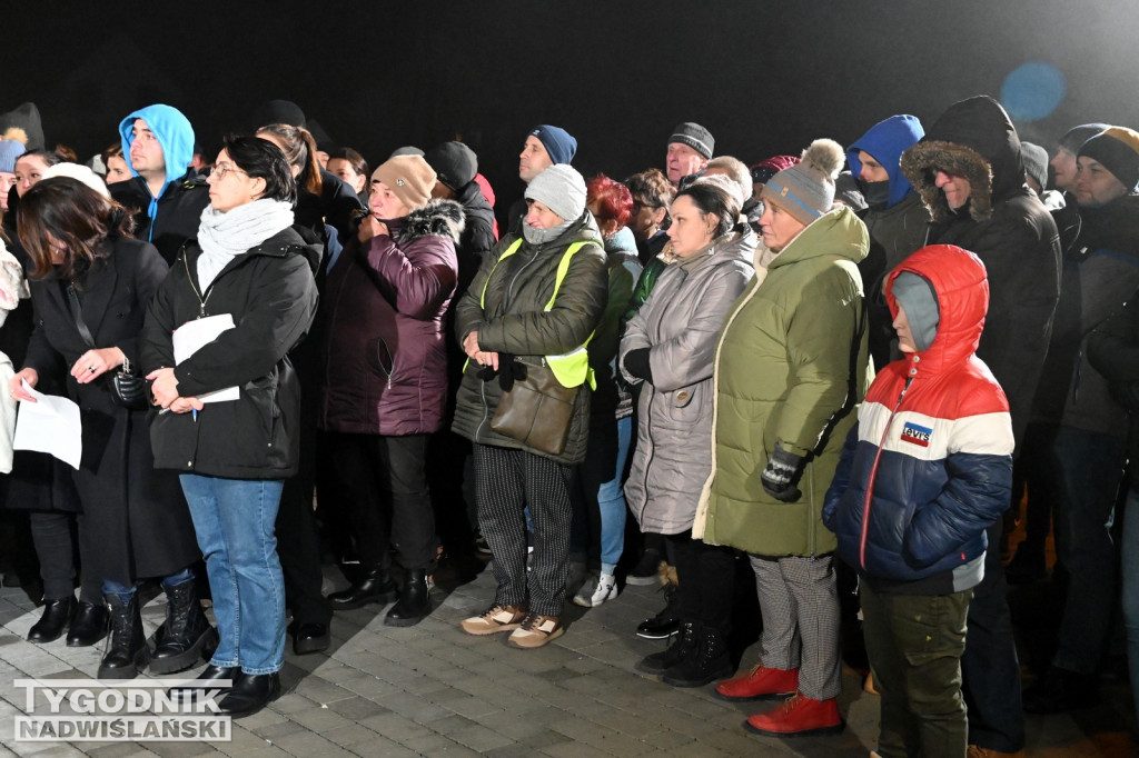 Protest w sprawie szkół w gminie Grębów trafił do TVP