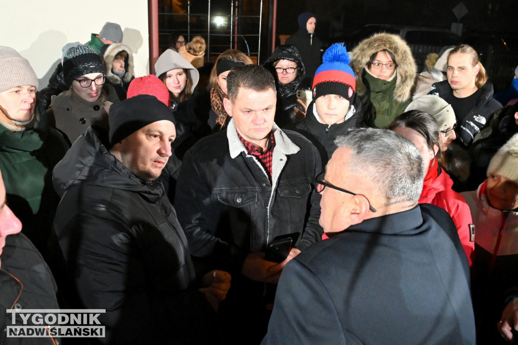 Protest w sprawie szkół w gminie Grębów trafił do TVP