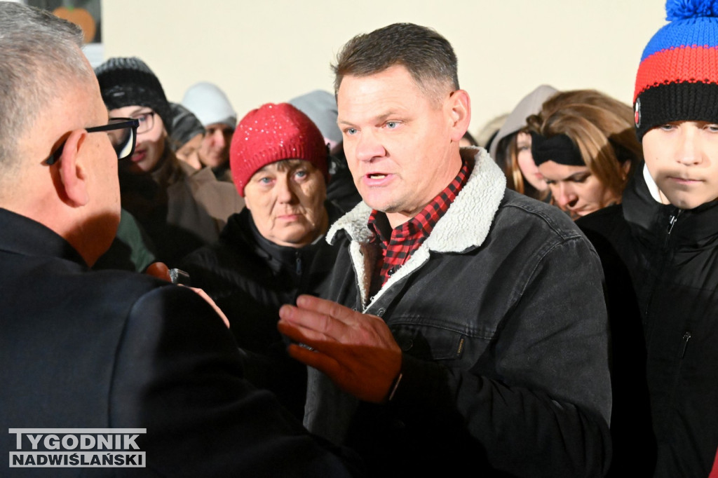 Protest w sprawie szkół w gminie Grębów trafił do TVP