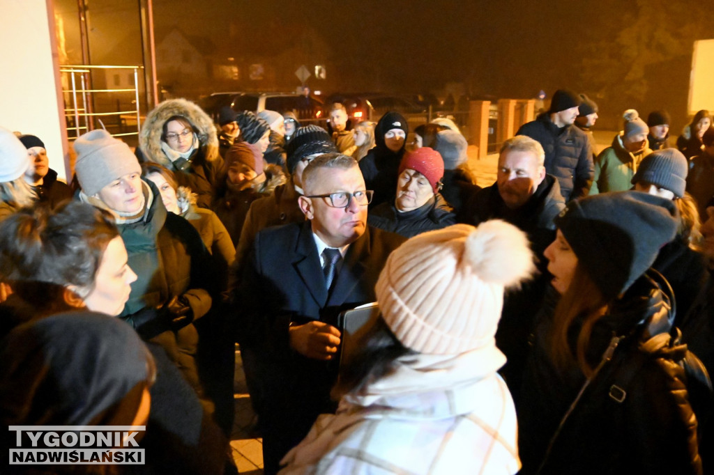 Protest w sprawie szkół w gminie Grębów trafił do TVP