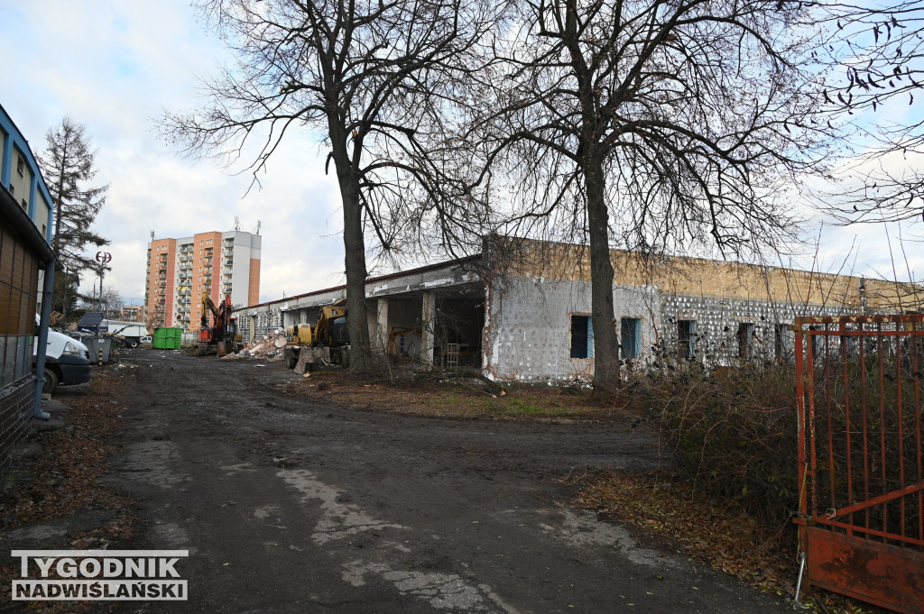 Ruszyła rozbiórka sklepu DAO w Tarnobrzegu